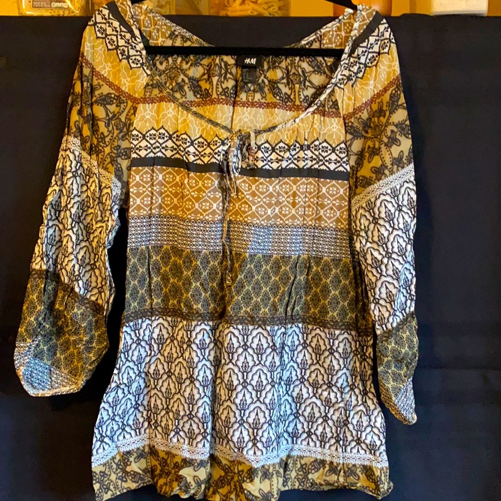 🍁🍁 Ladies Unique Blouse - Size 12 🍁🍁